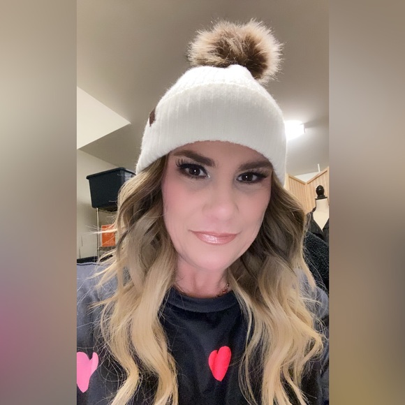 Meet your Posher Danielle - Picture 3 of 7